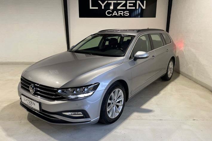 Grå VW Passat fra 2020 set udefra