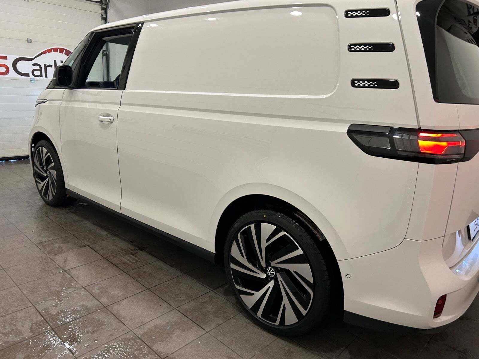 Hvid VW ID.Buzz fra 2023