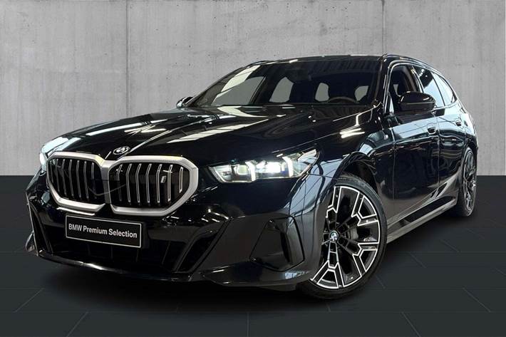Sort BMW i5 fra 2025 set udefra