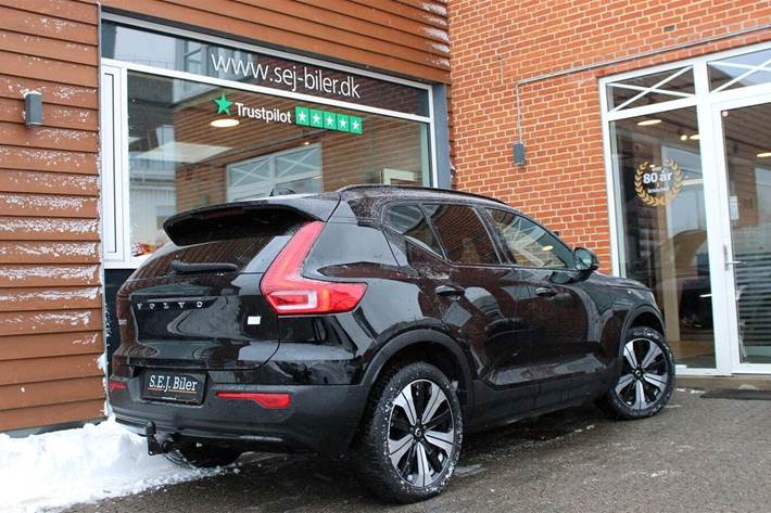 Sort Volvo XC40 fra 2023