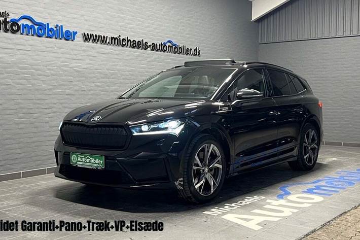 Sort Skoda Enyaq fra 2023 set udefra