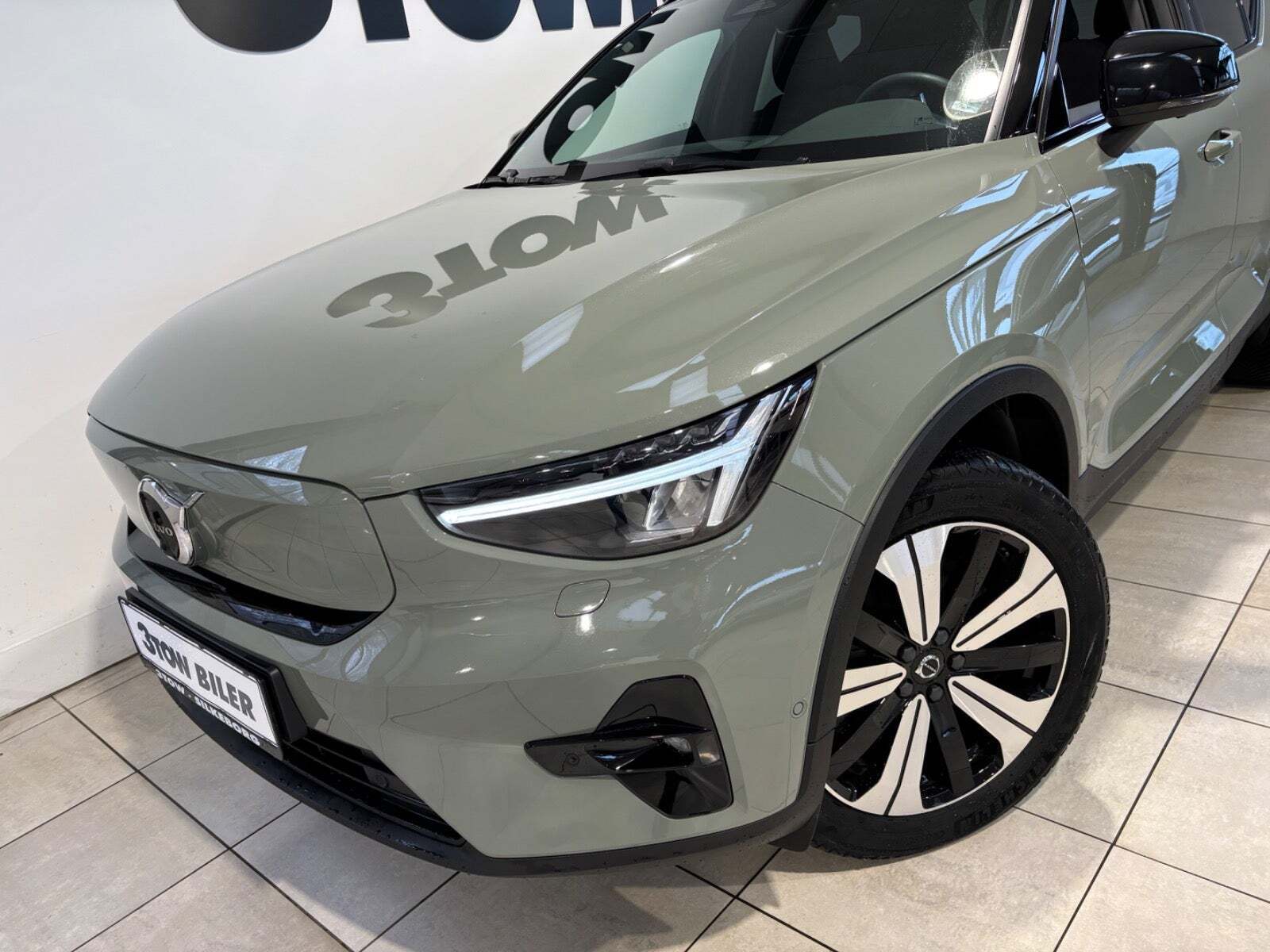 Grøn Volvo XC40 fra 2023