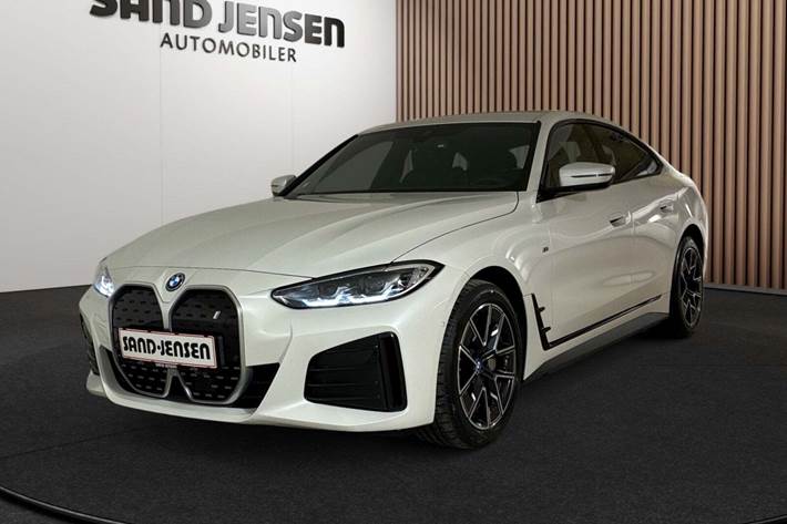 Hvid BMW i4 fra 2024 set udefra