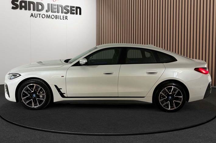 Hvid BMW i4 fra 2024