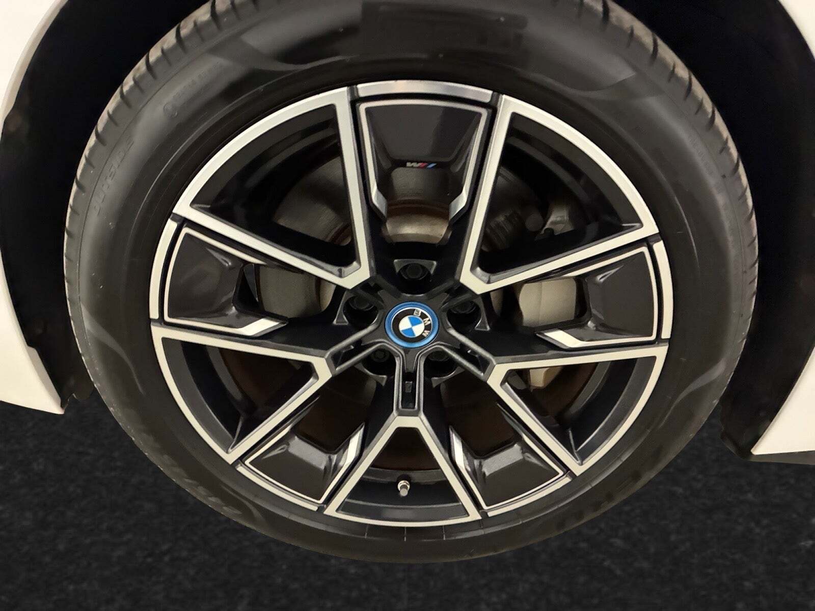 Hvid BMW i4 fra 2024