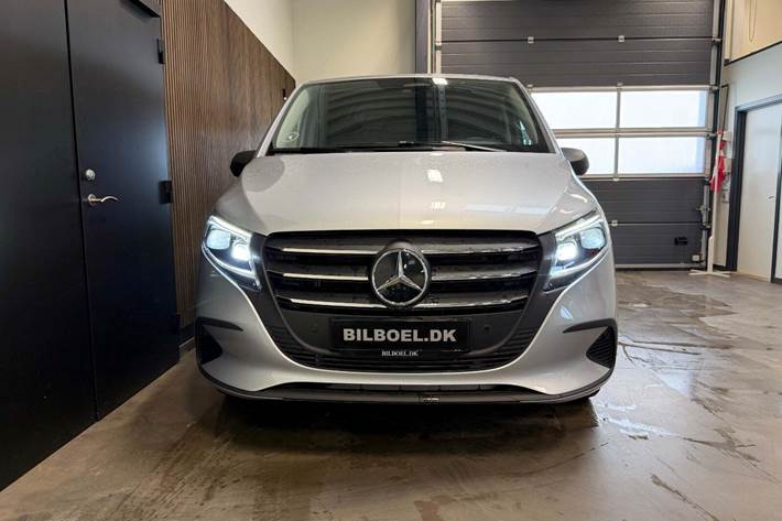 Sølv Mercedes Vito 119 fra 2024