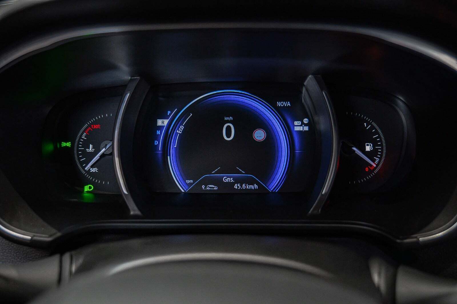 Blå Renault Megane IV fra 2017