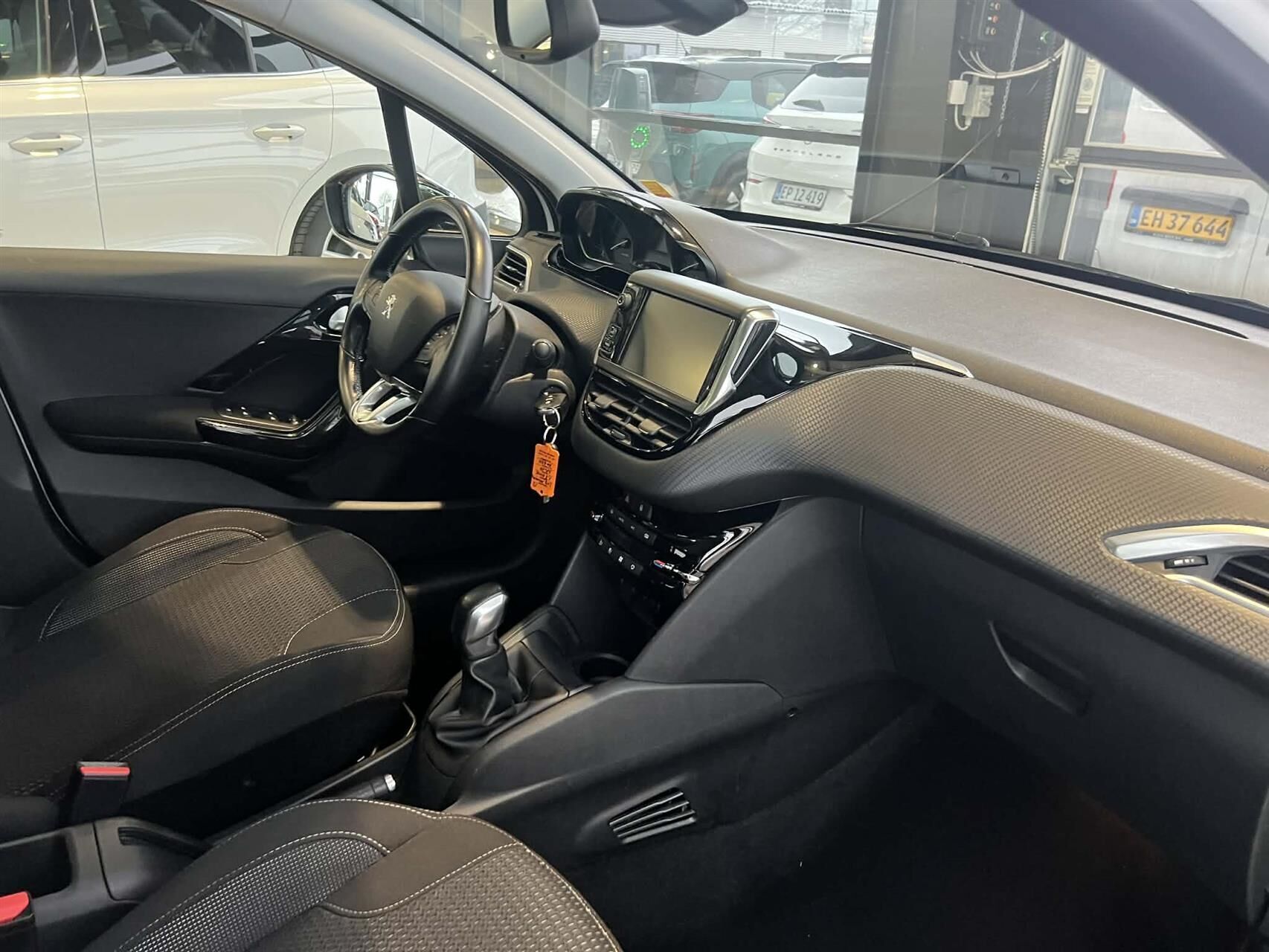 Hvid Peugeot 208 fra 2018