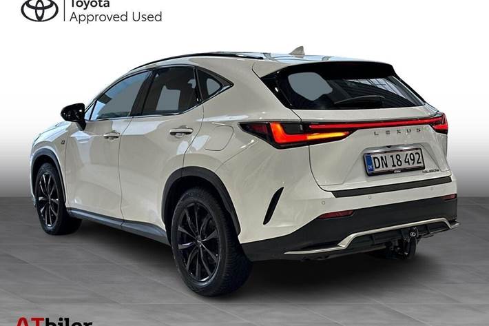Hvid Lexus NX fra 2022