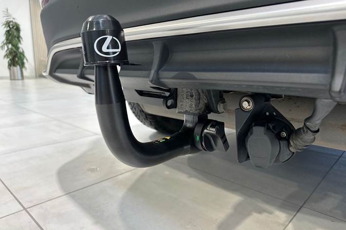 Hvid Lexus NX fra 2022