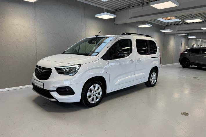 Hvid Opel Combo-e Life fra 2023