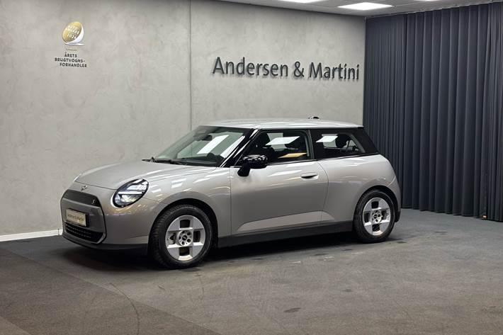 Sølv Mini Cooper fra 2024