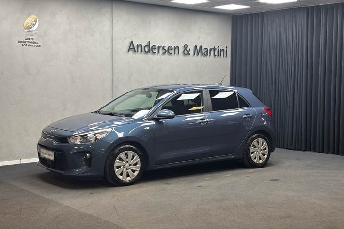 Blå Kia Rio fra 2020