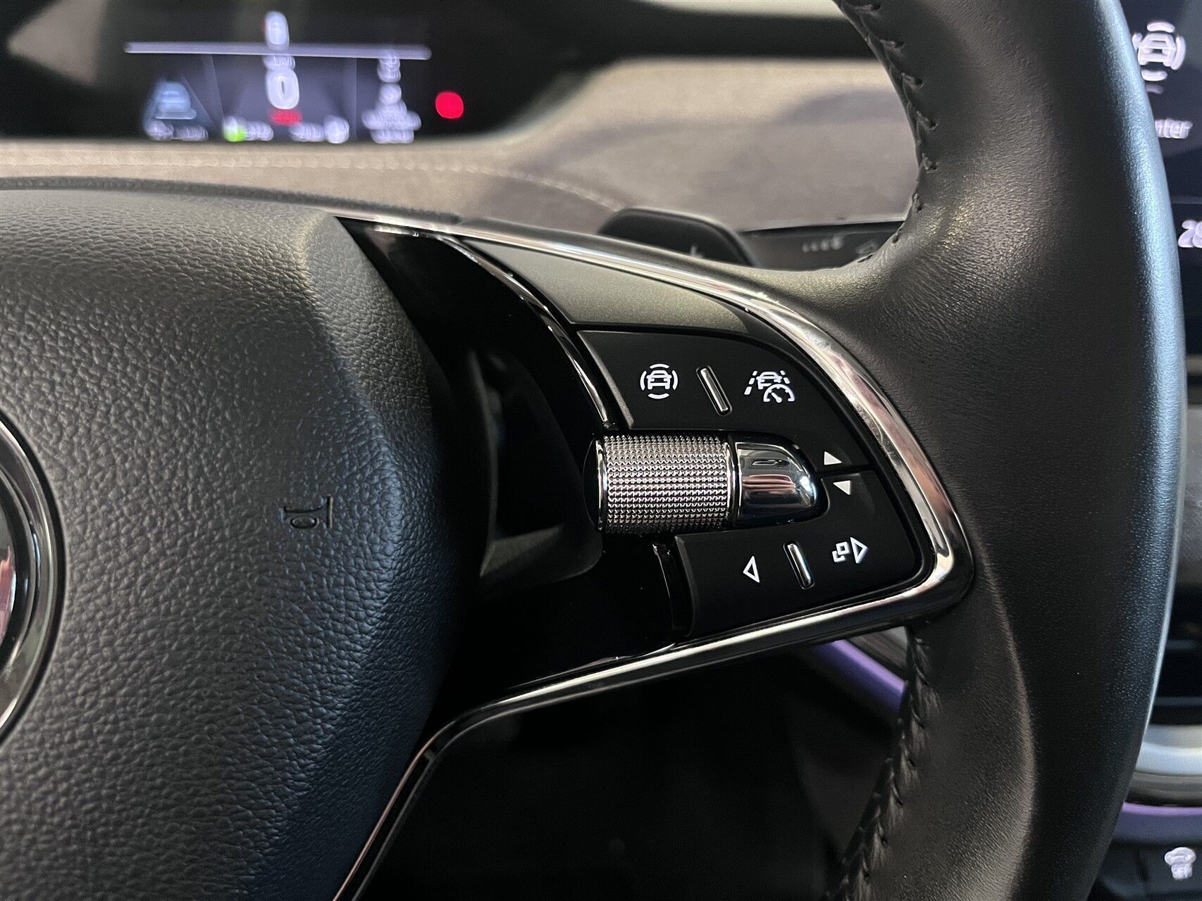 Hvid Skoda Enyaq fra 2021