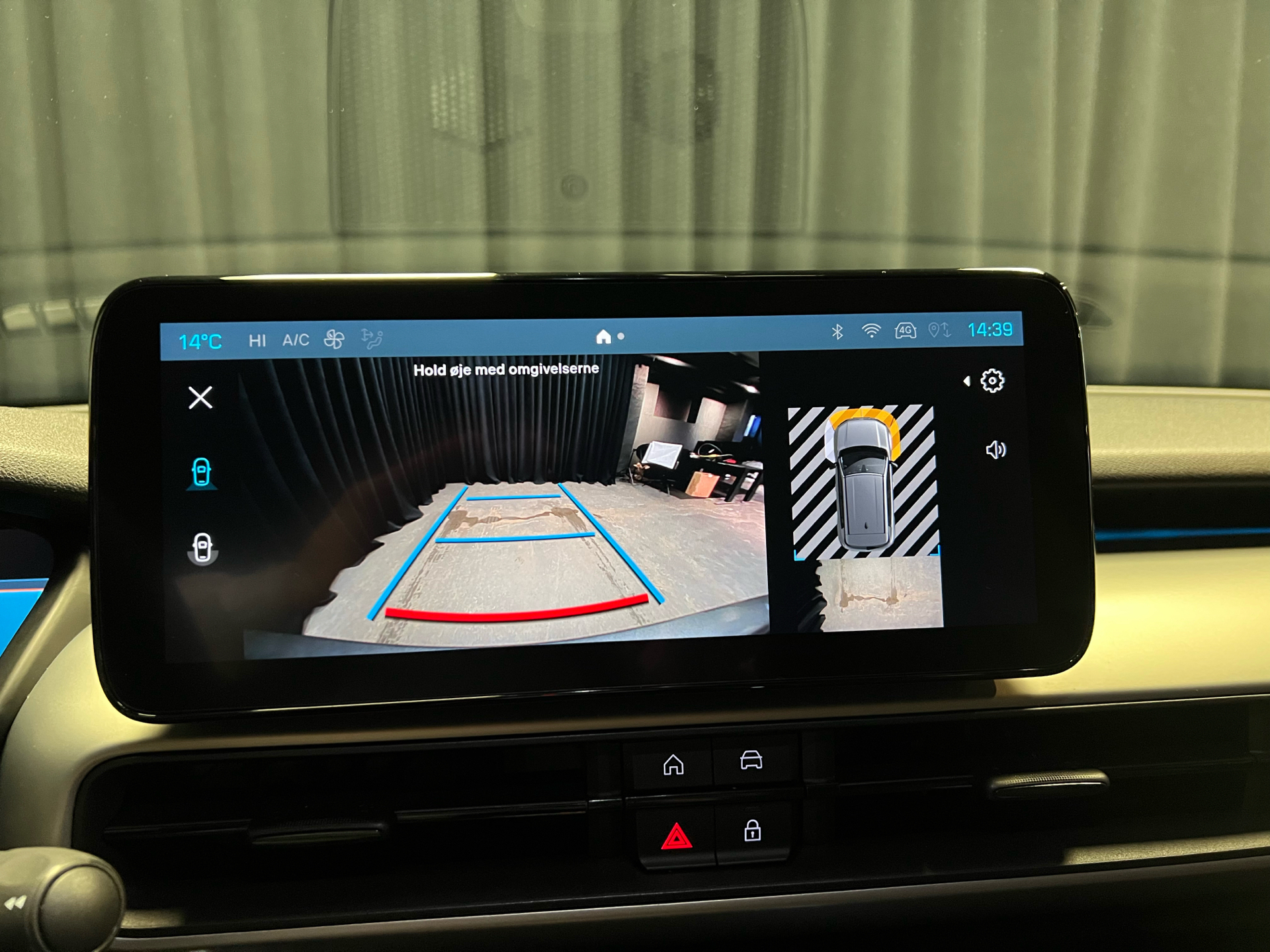 Grå Jeep Avenger fra 2024