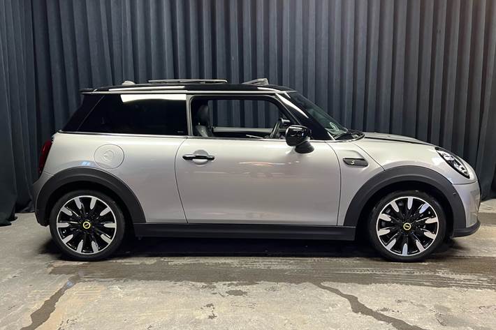 Sølv Mini Cooper fra 2023
