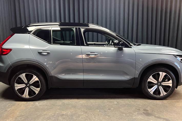 Grå Volvo XC40 fra 2023
