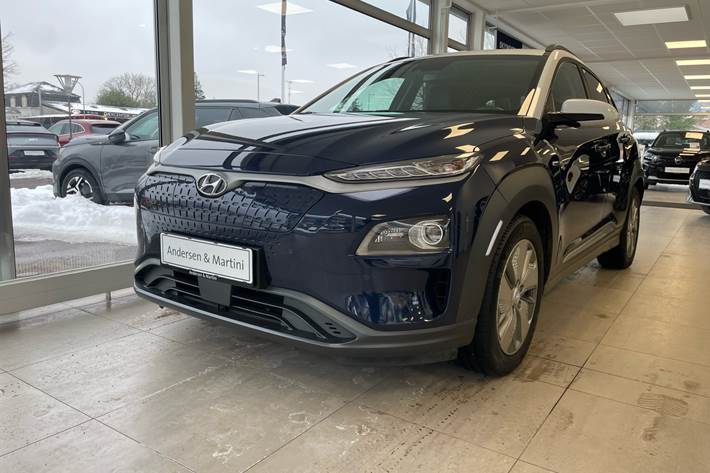 Blå Hyundai Kona fra 2021 set udefra