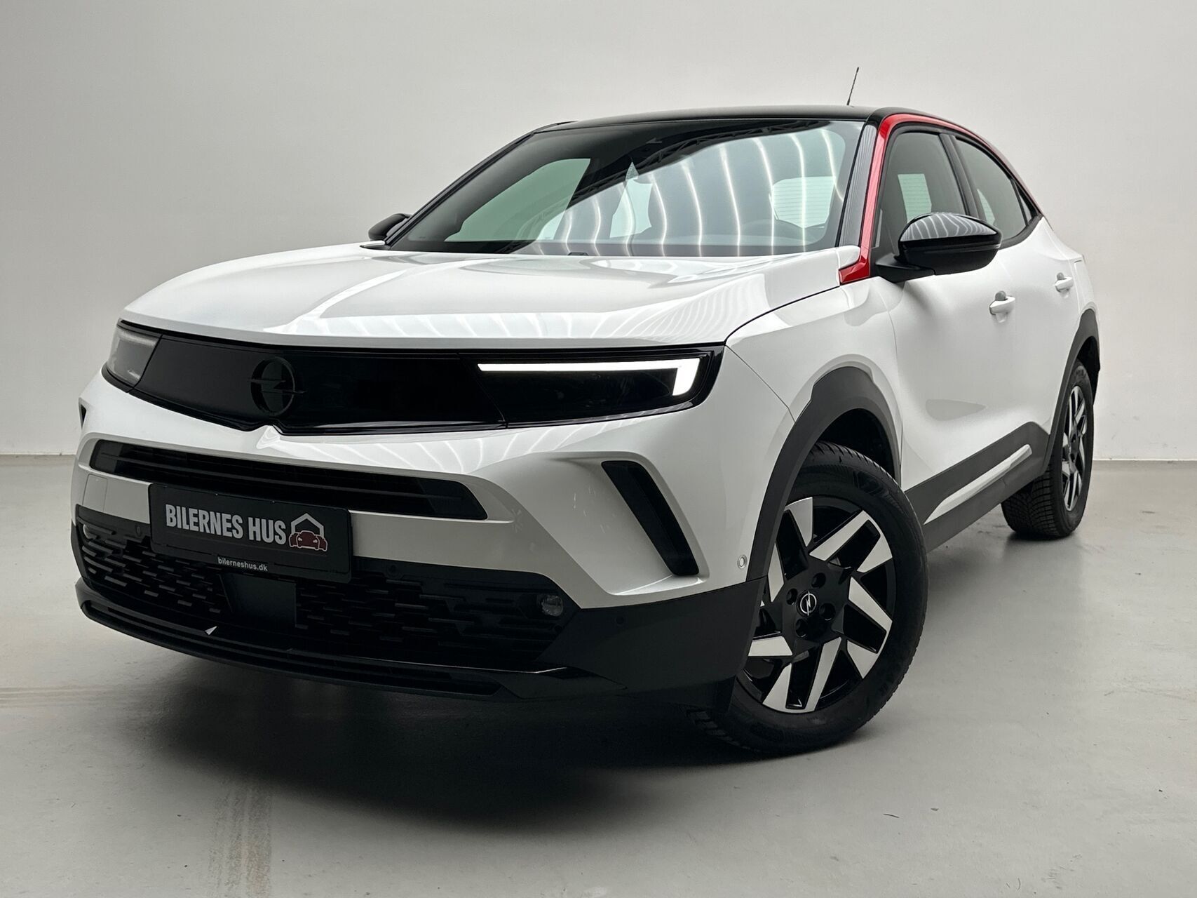 Hvid Opel Mokka-e fra 2023