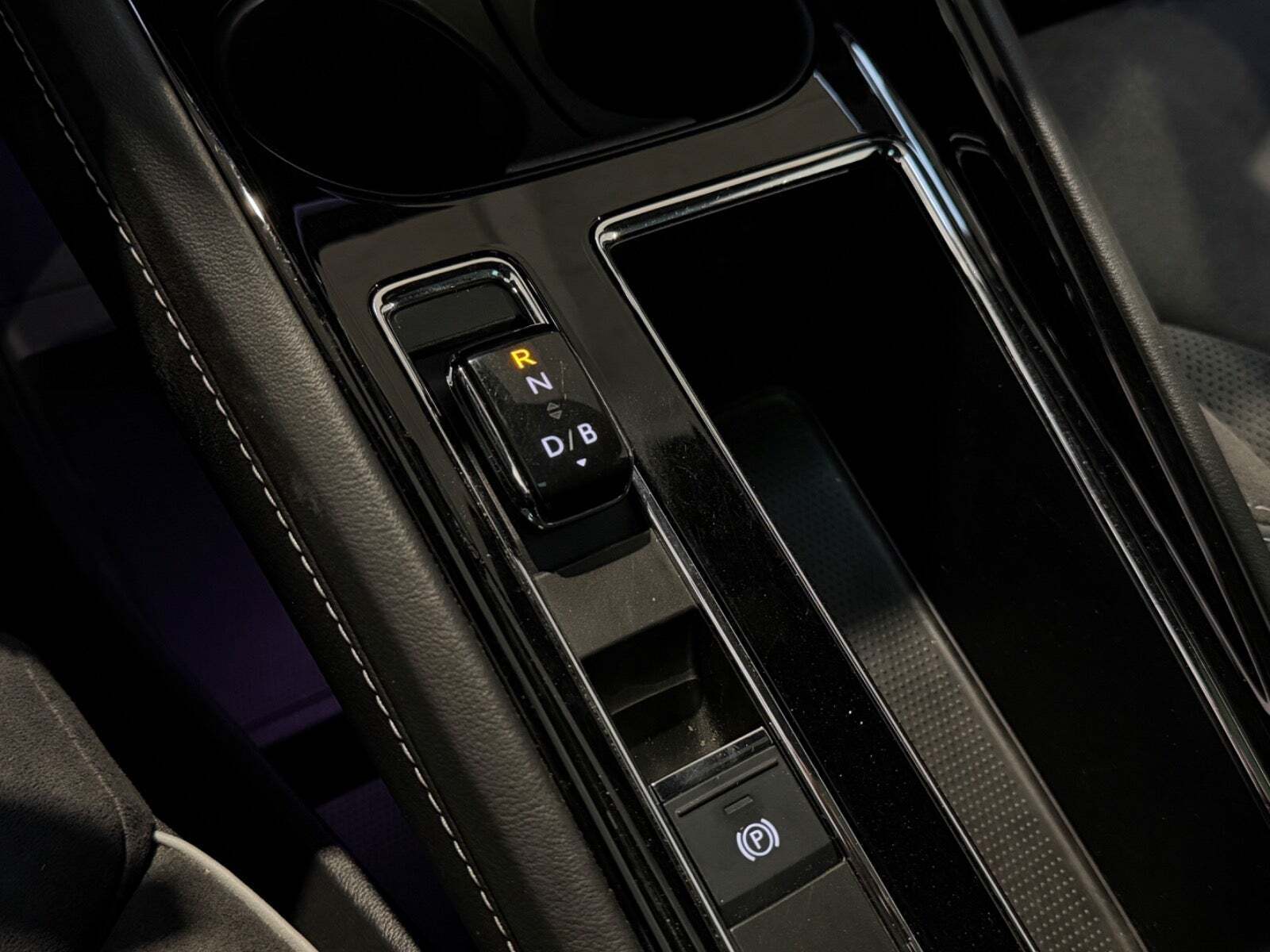 Hvid Skoda Enyaq fra 2022