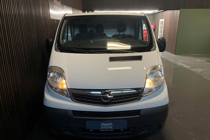 Hvid Opel Vivaro fra 2014