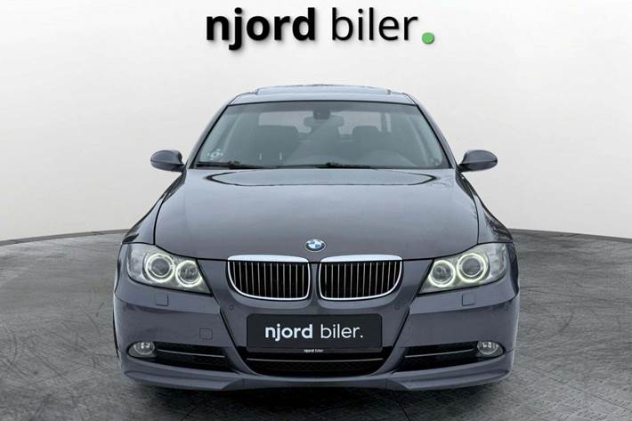 undefined BMW 330i fra 2005
