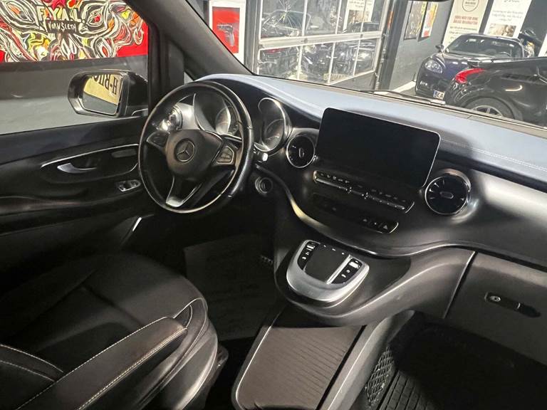 Mercedes EQV300 Avantgarde XL Van