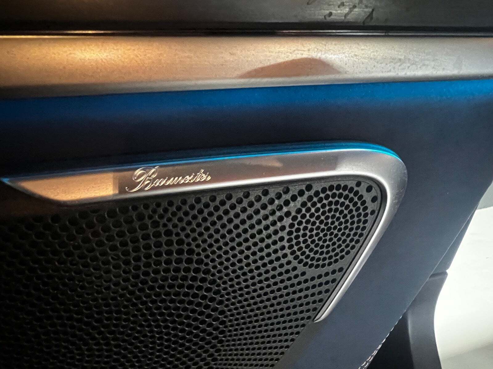 Gul Mercedes EQV300 fra 2021