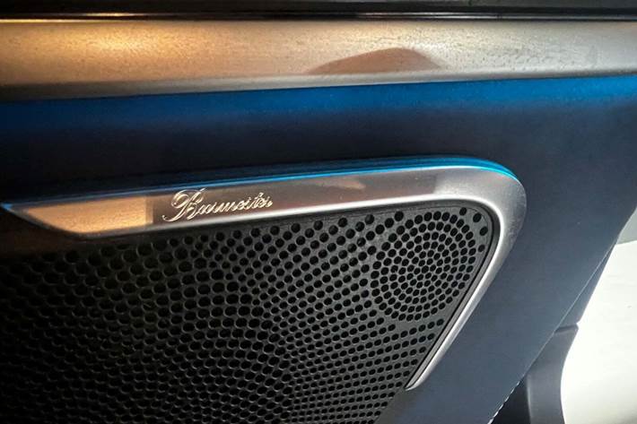 Gul Mercedes EQV300 fra 2021