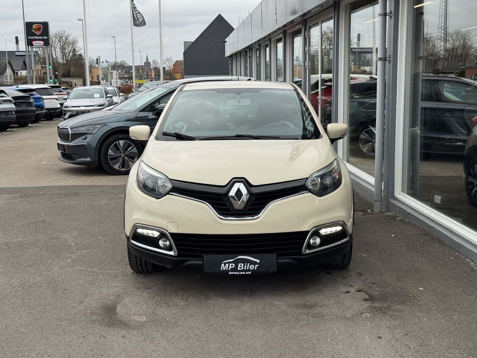 Beige Renault Captur fra 2014