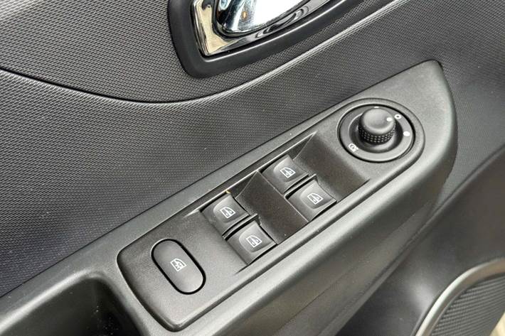 Beige Renault Captur fra 2014