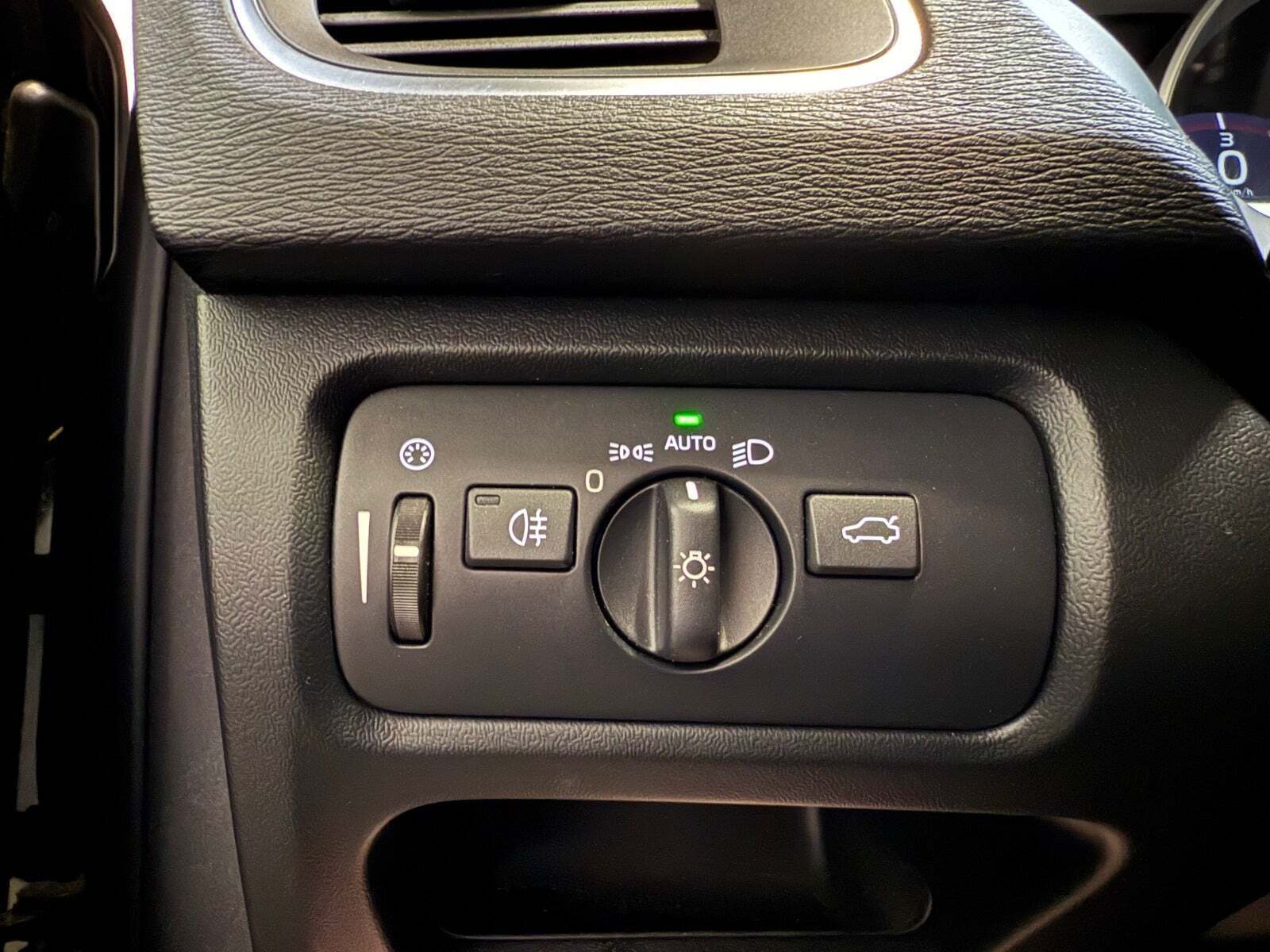 Sort Volvo V40 CC fra 2017