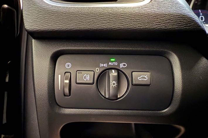 Sort Volvo V40 CC fra 2017