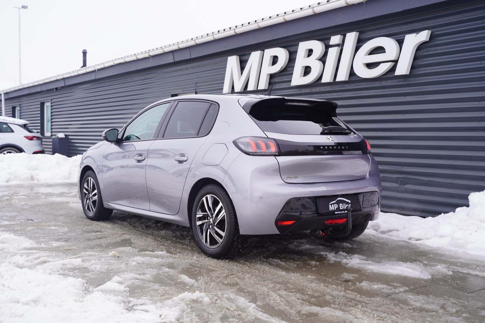 Sølv Peugeot 208 fra 2021