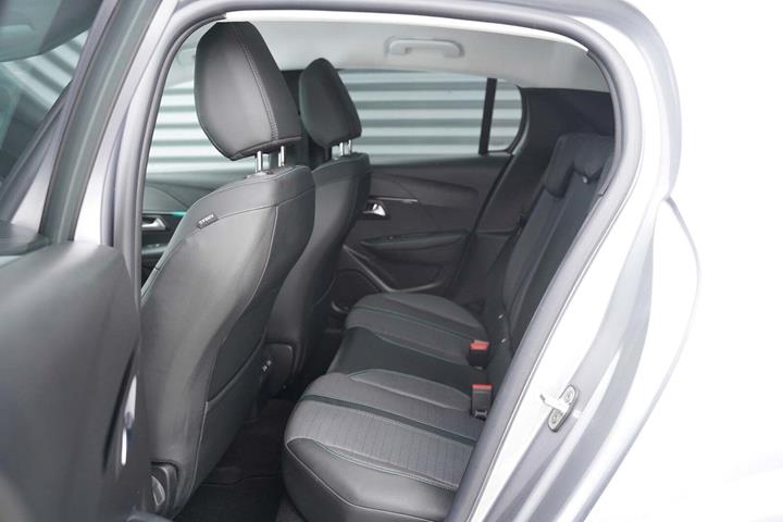 Sølv Peugeot 208 fra 2021