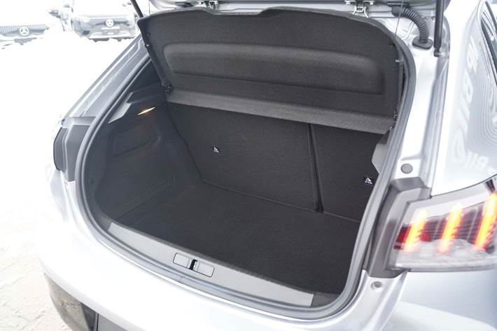 Sølv Peugeot 208 fra 2021