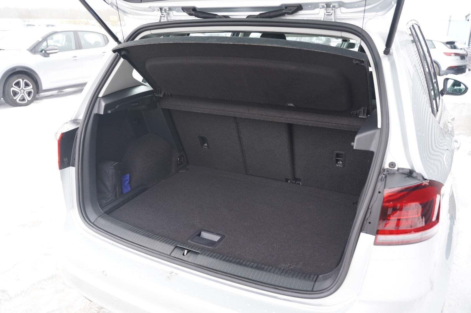 Sølv VW Golf Sportsvan fra 2019