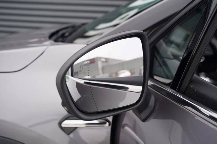 Grå Renault Captur fra 2020