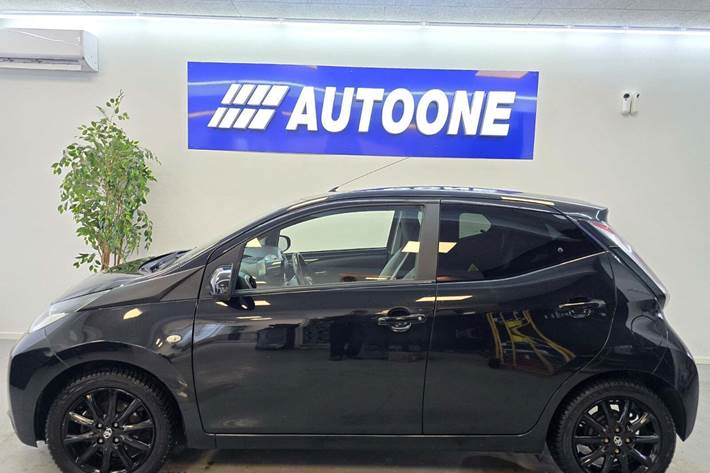 Sort Toyota Aygo fra 2015