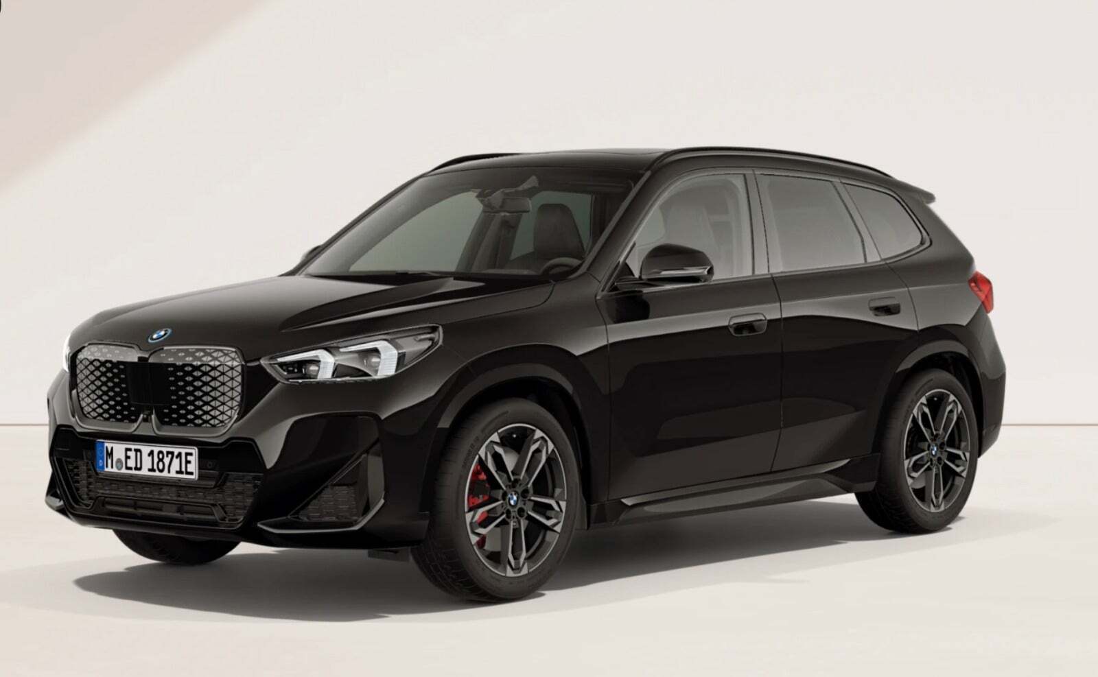 Sort BMW iX1 fra 2024 set udefra