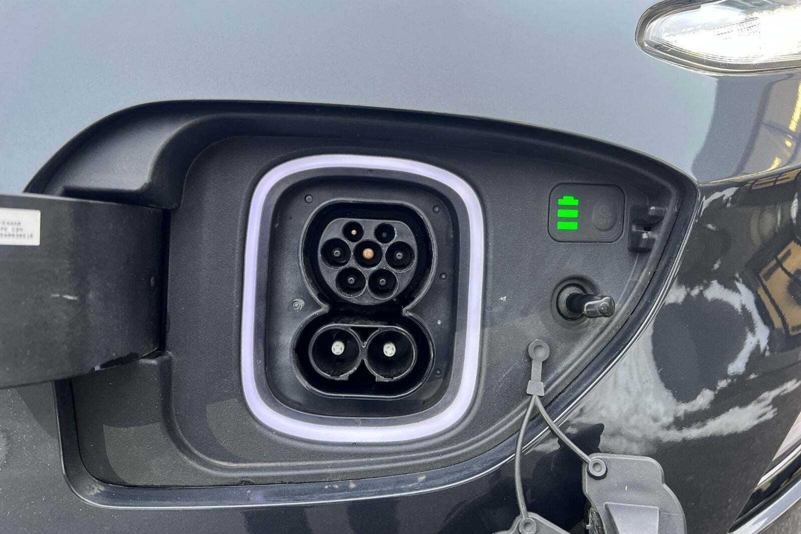 Grå Hyundai Kona fra 2021