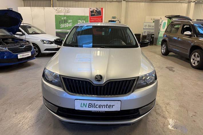 Sølv Skoda Rapid fra 2017