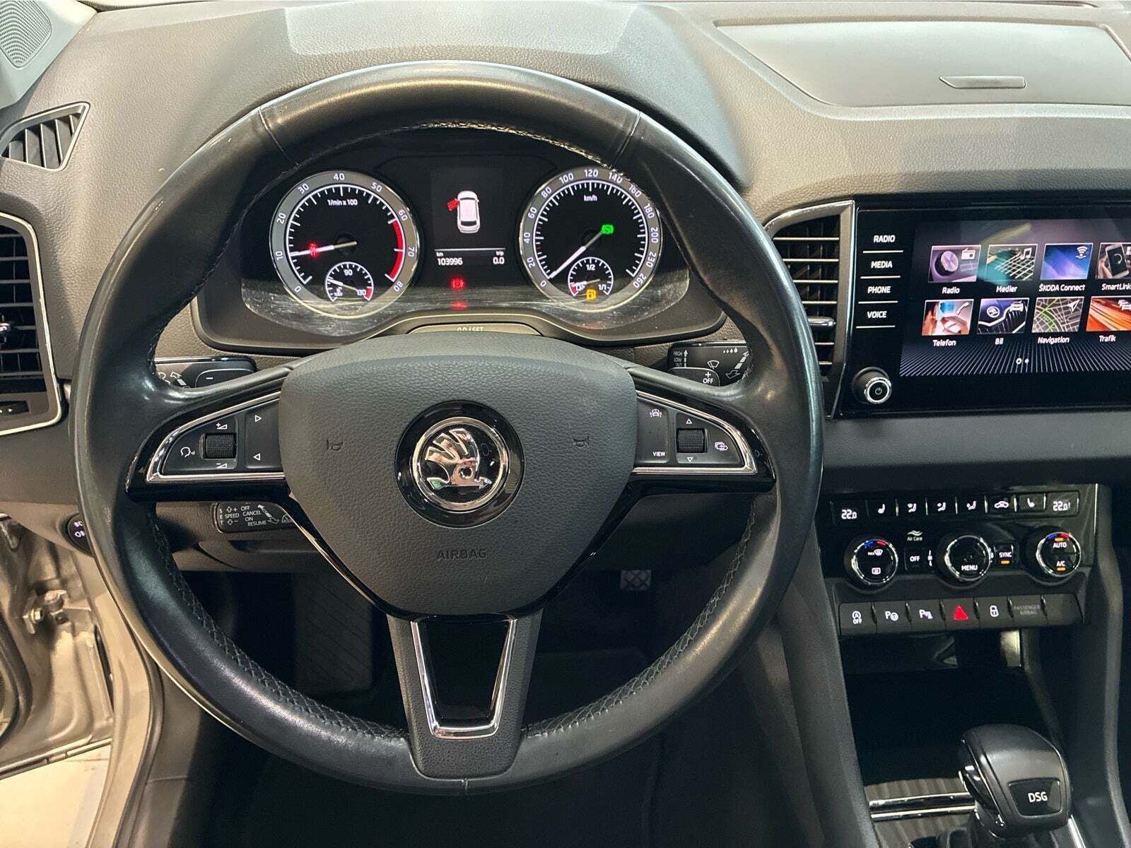 Orange Skoda Karoq fra 2019