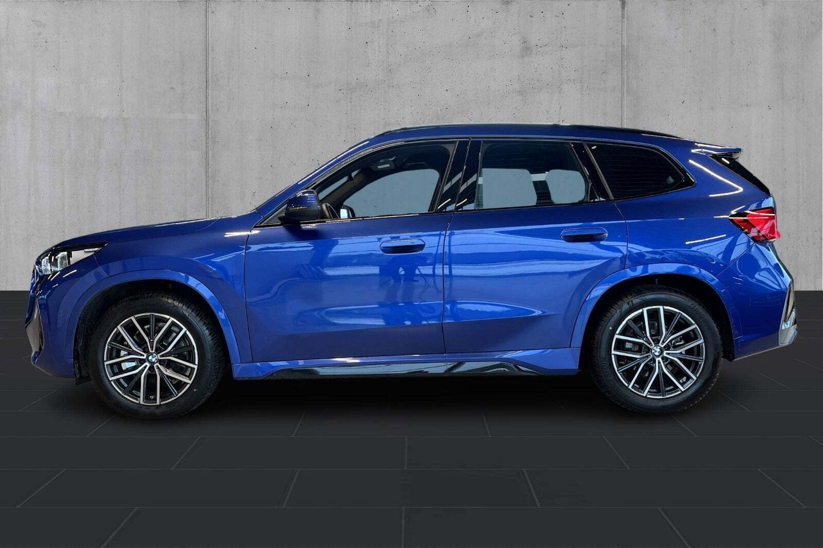 BMW iX1 xDrive30 Fully Charged