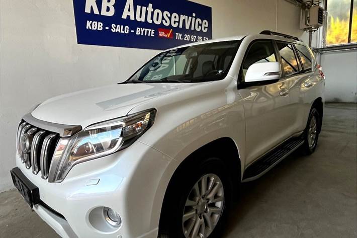 Hvid Toyota Land Cruiser fra 2016