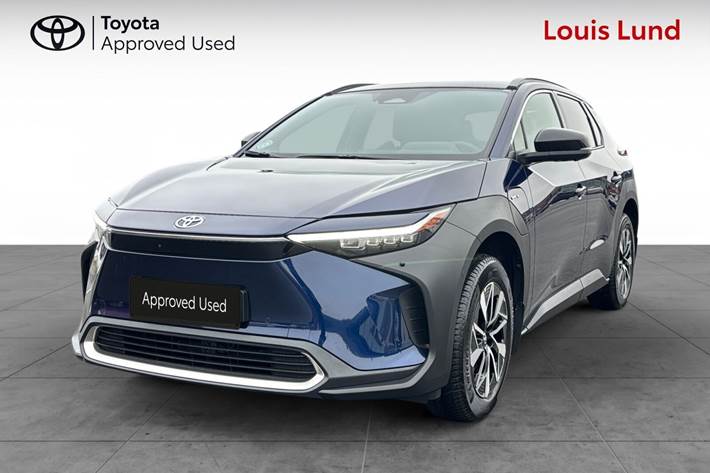 Blå Toyota BZ4X fra 2025 set udefra