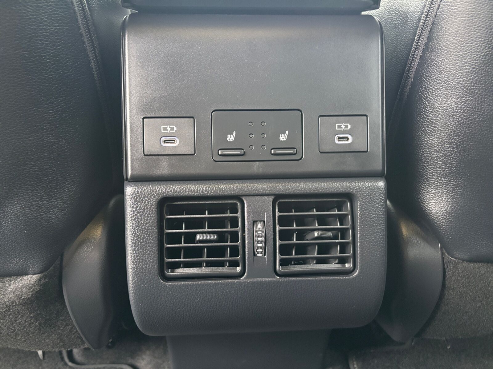 Blå Toyota BZ4X fra 2025