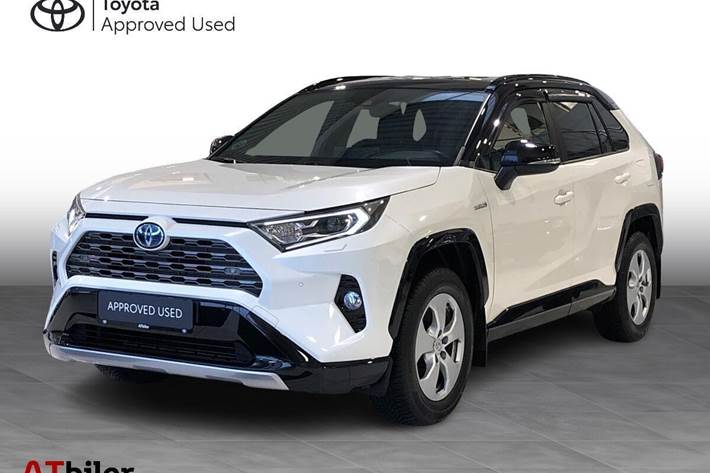 Hvid Toyota RAV4 fra 2020 set udefra