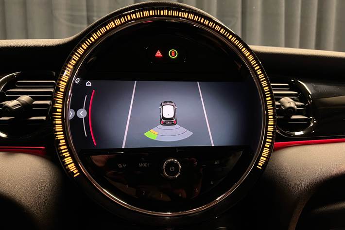 Sølv Mini Cooper fra 2023