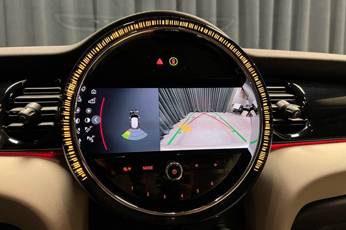 Sølv Mini Cooper fra 2023